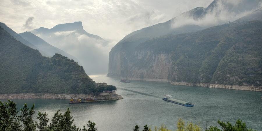 Light fog on the Yangtze River (Photo: Lao Ma/Shutterstock.com) Light fog on the Yangtze River (Photo: Lao Ma/Shutterstock.com)