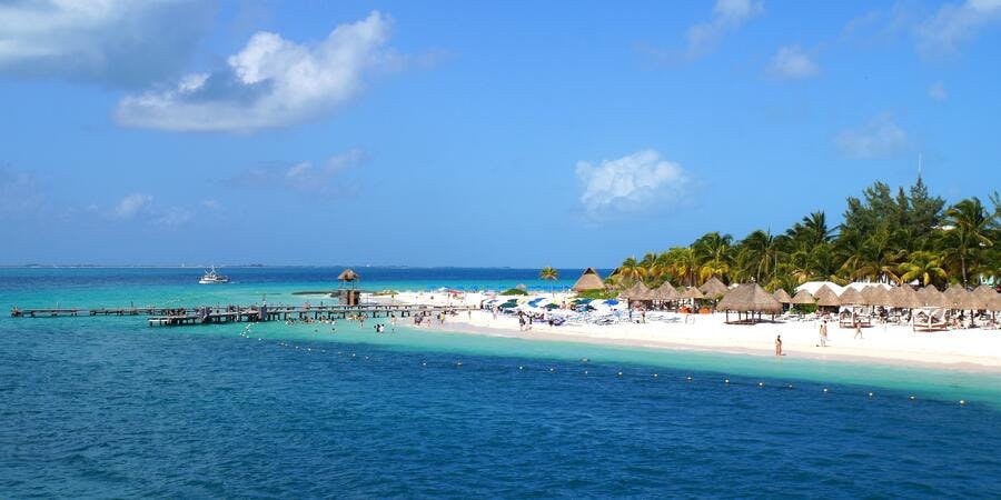 Isla Mujeres (Photo: halfofmoon/Shutterstock.com) Isla Mujeres (Photo: halfofmoon/Shutterstock.com)