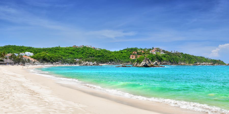 Beautiful Panoramic Views of the Pacific beach in Huatulco, Mexico (Photo: soft_light/Shutterstock) Beautiful Panoramic Views of the Pacific beach in Huatulco, Mexico (Photo: soft_light/Shutterstock)