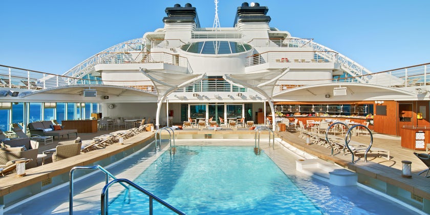 Seabourn Encores Main Pool (Photo: Seabourn Cruise Line)
