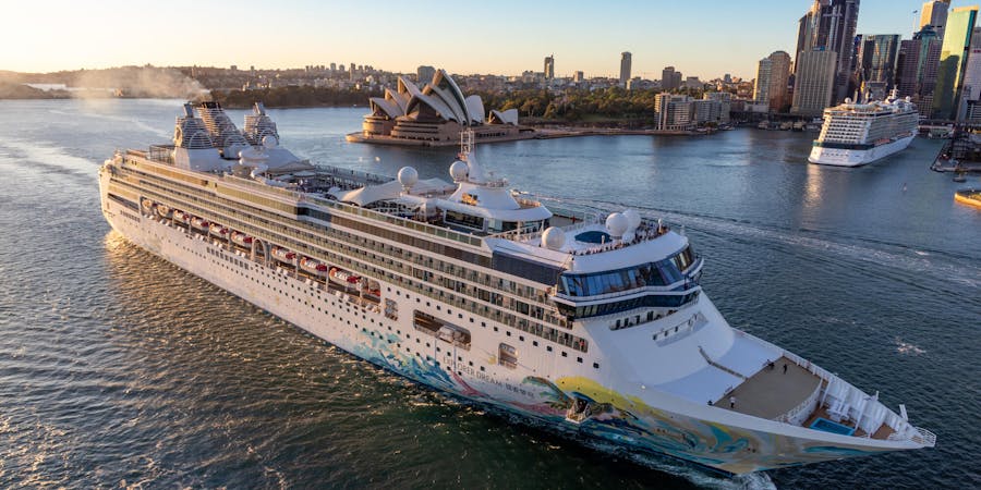 Dream Cruises' Explorer Dream in Sydney Dream Cruises' Explorer Dream in Sydney