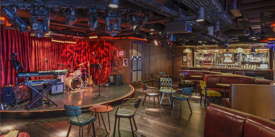 Syd Norman's Pour House on Norwegian Breakaway (Photo: Norwegian Cruise Line) Syd Norman's Pour House on Norwegian Breakaway (Photo: Norwegian Cruise Line)