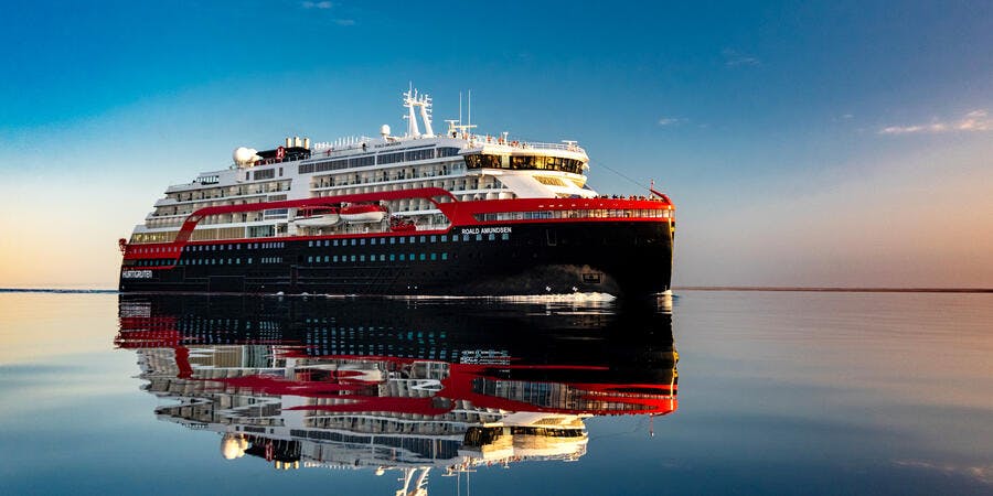Ms Roald Amundsen (Photo: Hurtigruten) Ms Roald Amundsen (Photo: Hurtigruten)