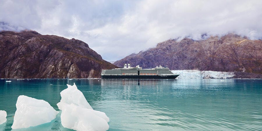 Nieuw Amsterdam in Alaska (Photo: Holland America Line) Nieuw Amsterdam in Alaska (Photo: Holland America Line)