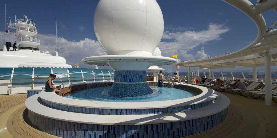 Satellite Sun Deck on Disney Dream (Photo: Disney Cruise Line) Satellite Sun Deck on Disney Dream (Photo: Disney Cruise Line)