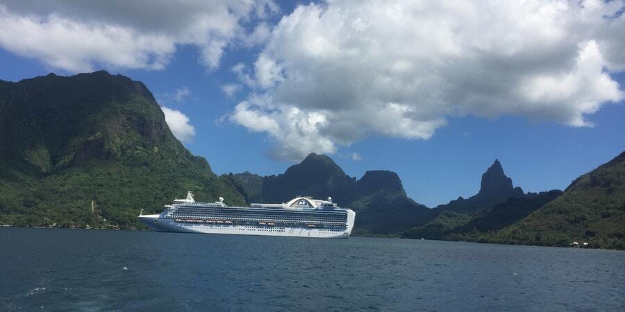 Tendered in Moorea (Photo: Alan Errington/Cruise Critic member) Tendered in Moorea (Photo: Alan Errington/Cruise Critic member)