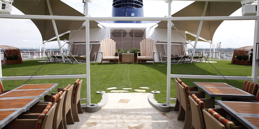 The Lawn Club on Celebrity Cruises (Photo: Celebrity Cruises) The Lawn Club on Celebrity Cruises (Photo: Celebrity Cruises)