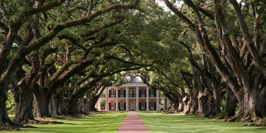 Oak Alley Plantation Tour (Photo:Zack Frank/Shutterstock) Oak Alley Plantation Tour (Photo:Zack Frank/Shutterstock)