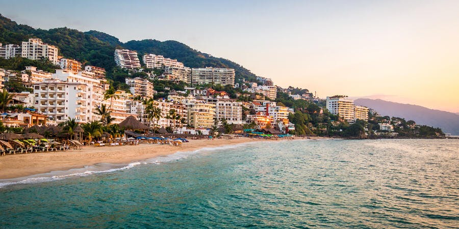 Puerto Vallarta (Photo:Diego Grandi/Shutterstock) Puerto Vallarta (Photo:Diego Grandi/Shutterstock)