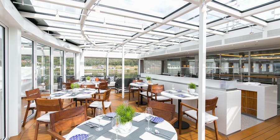 Viking Gullveig Dining Viking Gullveig Dining