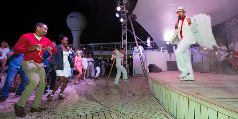 White Hot Party on Norwegian Sky (Photo: Cruise Critic) White Hot Party on Norwegian Sky (Photo: Cruise Critic)