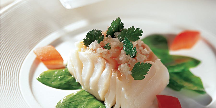Fish entree on Paul Gauguin (Photo: Paul Gauguin Cruises) Fish entree on Paul Gauguin (Photo: Paul Gauguin Cruises)
