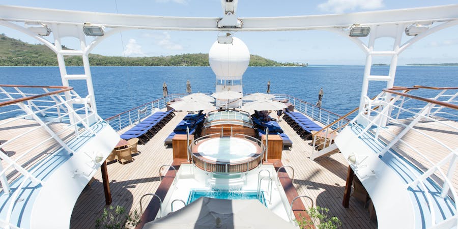 Wind Spirit Pool & Hot Tub (Photo: Cruise Critic) Wind Spirit Pool & Hot Tub (Photo: Cruise Critic)
