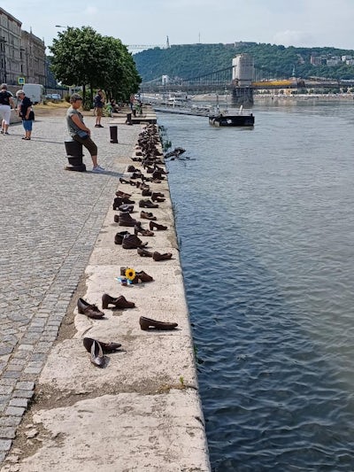 Budapest shoe memorial