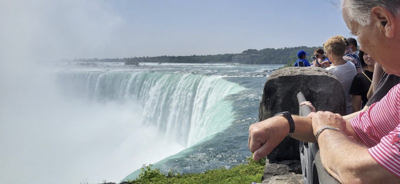 Niagara Falls
ABSOLUTELY AMAZING
