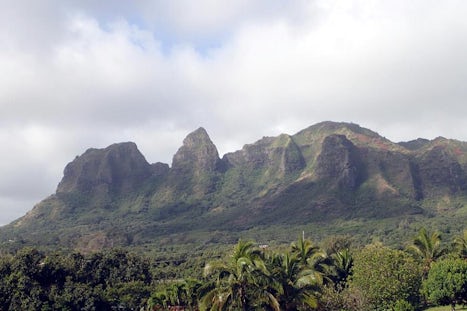 King Kong profile mountain on Kauai director's cut movie set tour