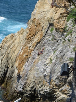 La Cabrada cliff divers in Acapulco