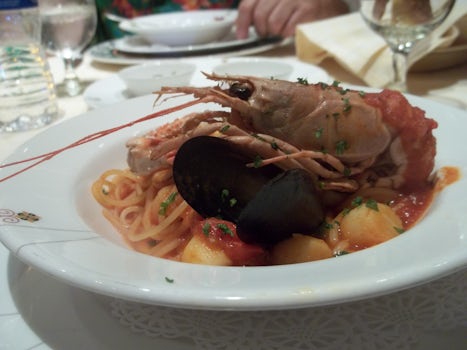 Seafood Pasta at Sabbitin's. Sometimes the eyes don't have it!