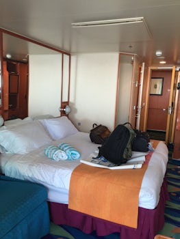 mid-ship cabin w/balcony