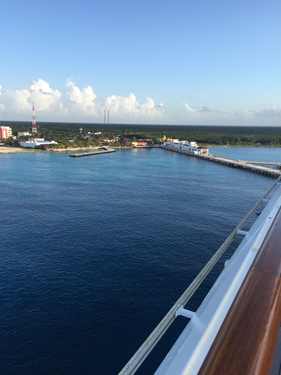 Cozumel in the afternoon, from deck 11. We were waiting for last passengers to return before we head out to Honduras.