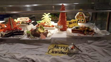 Christmas creations in the buffet area