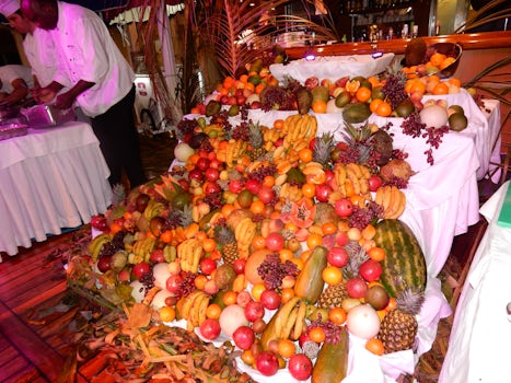 10 p.m. cuban buffet featured all types of tropical fruit!