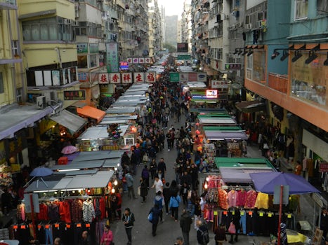 One of the many markets in the Mongkok area.