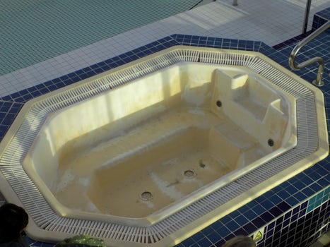 Spar bath pool area on the Majesty