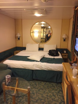 A picture of our roomy cabin!
