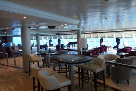 refurbished Living room, lounge with panoramic view on deck 10