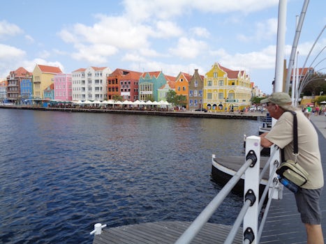 the lovely colorful buildings in Curacao from the pontoon bridge.