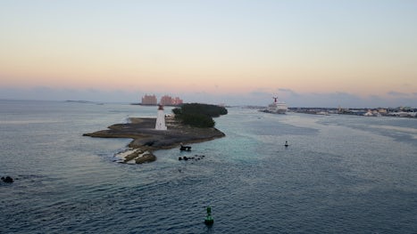 Pulling out of Nassau on our last night.