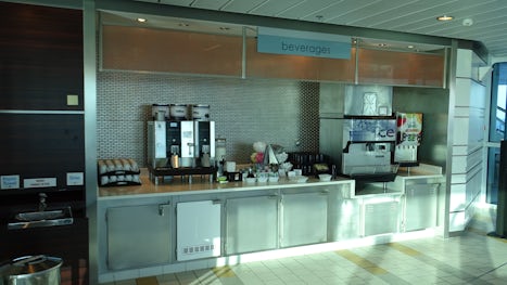 Instead of the waiters pre-pouring glasses of juice (always watered down), fill your own cup with fresh juices and coffee. Much better tasting and several locations to virtually eliminate lines of people. Oceanview Cafe