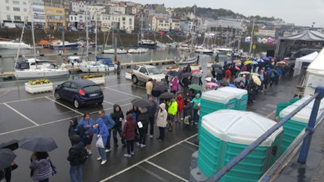 Hundreds waiting hours in the rain for a Caribbean Princess tender at Guernsey