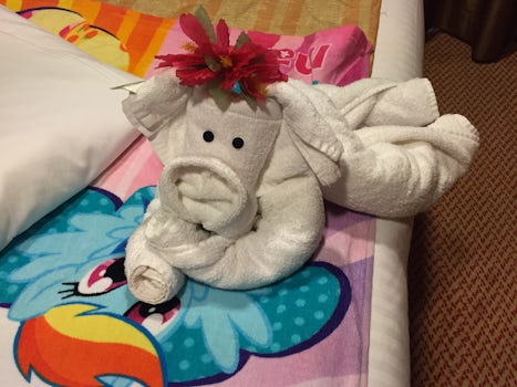 Lots of cool towel animals