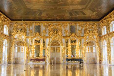 The Grand Hall inside Catherine's Palace, St. Petersburg
© photography copyright of Sue Leonard