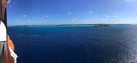 Arrival in Half Moon Cay from our Balcony