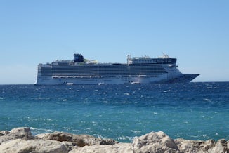 Norwegian Epic in port at Cannes