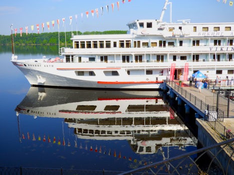 The ship at dock in Yaroslav