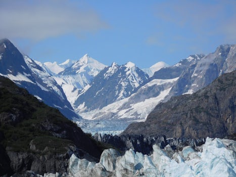 Last look at the main glacier, with the background mountains covered in sno