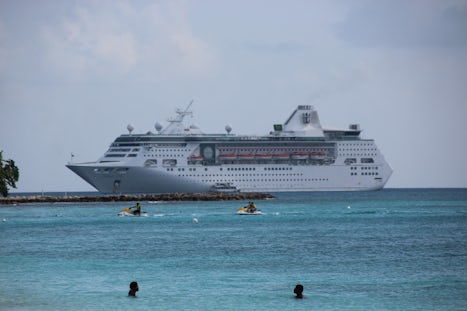 Empress of the Seas seen from 7 Mile Beach Grand Cayman