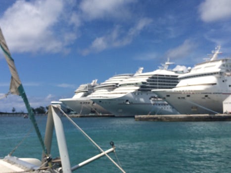 Multiple Ships in Nassau