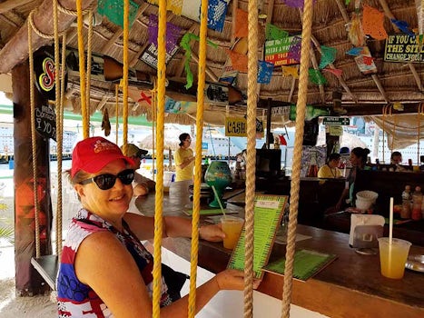 Pepes swing bar in Cozumel