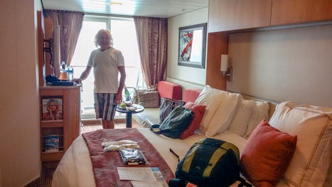 Just arrived in our Aqua class stateroom (1550) what a large bed ;)