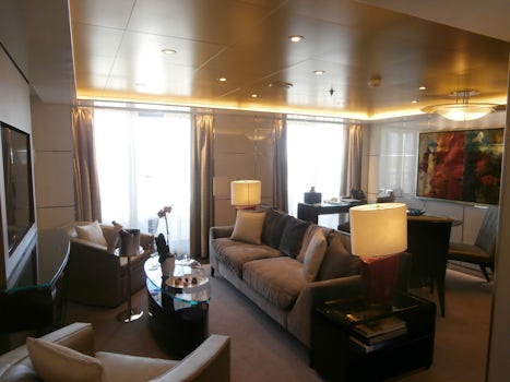 SS Suite lounge