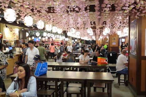 Ala Monana  shopping mall Japanese food court.