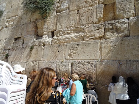 tthe wailing wall in Jerusalem