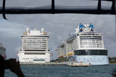 Biggest Ship of all docked at the port of Nassau