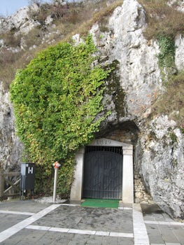 Entrance to 35 miles of Slavonian caves