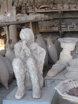 Pompeii--This poor soul was trying to breath by covering his nose and mouth
